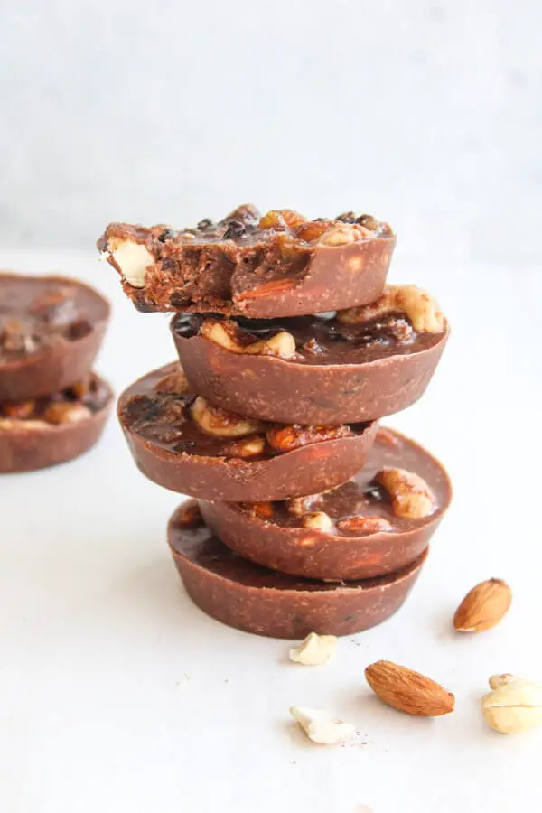 Easy Chocolate Coconut Cashew Bites | berrysweetlife.com