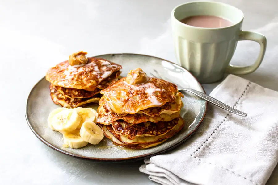 Easy Flourless Banana Flapjacks | berrysweetlife.com