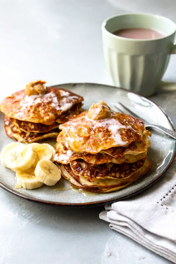 Easy Flourless Banana Flapjacks | berrysweetlife.com